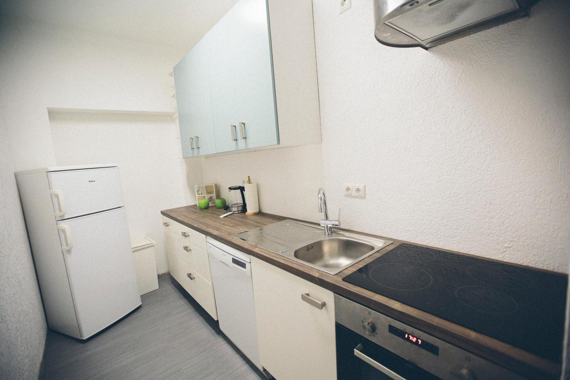 Grosse & Voll Ausgestattete Apartments, Studios, Doppelzimmer, Workspace, Parkplatz, Netflix, Prime & Schnelles Wifi In Ruhiger Lage Mit Garten Rudolstadt Pokoj fotografie