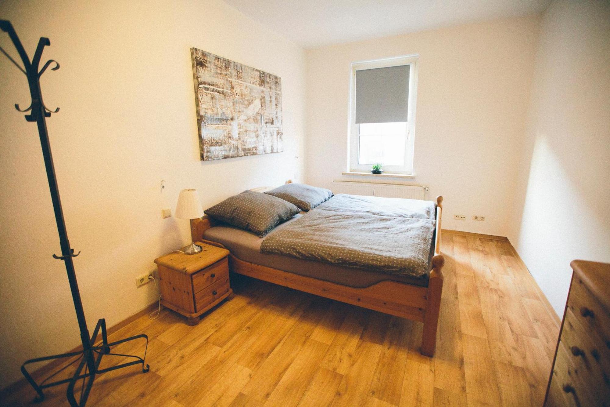Grosse & Voll Ausgestattete Apartments, Studios, Doppelzimmer, Workspace, Parkplatz, Netflix, Prime & Schnelles Wifi In Ruhiger Lage Mit Garten Rudolstadt Pokoj fotografie