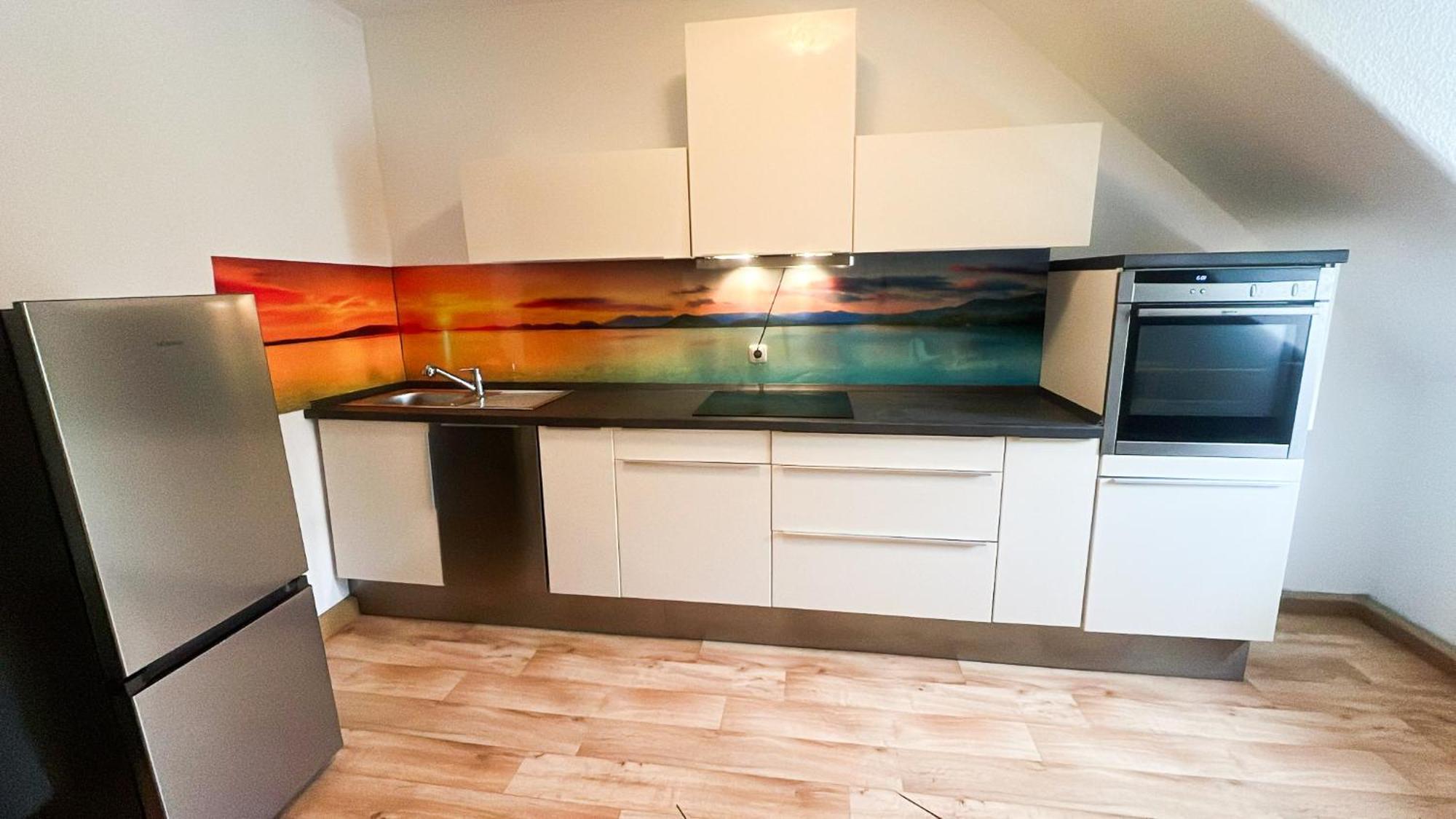 Grosse & Voll Ausgestattete Apartments, Studios, Doppelzimmer, Workspace, Parkplatz, Netflix, Prime & Schnelles Wifi In Ruhiger Lage Mit Garten Rudolstadt Pokoj fotografie