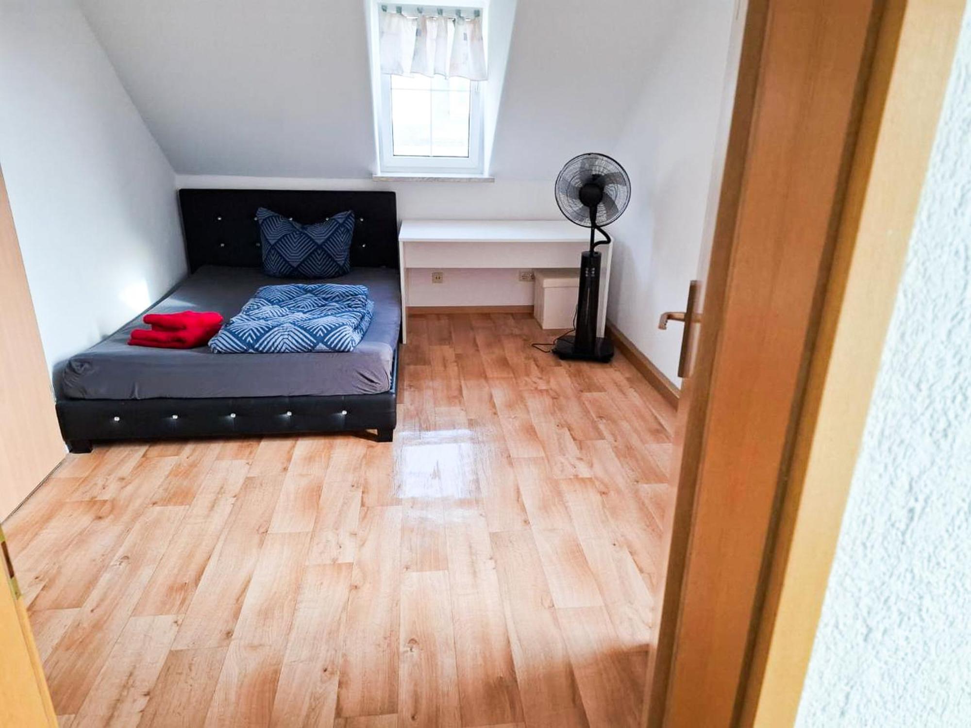 Grosse & Voll Ausgestattete Apartments, Studios, Doppelzimmer, Workspace, Parkplatz, Netflix, Prime & Schnelles Wifi In Ruhiger Lage Mit Garten Rudolstadt Pokoj fotografie